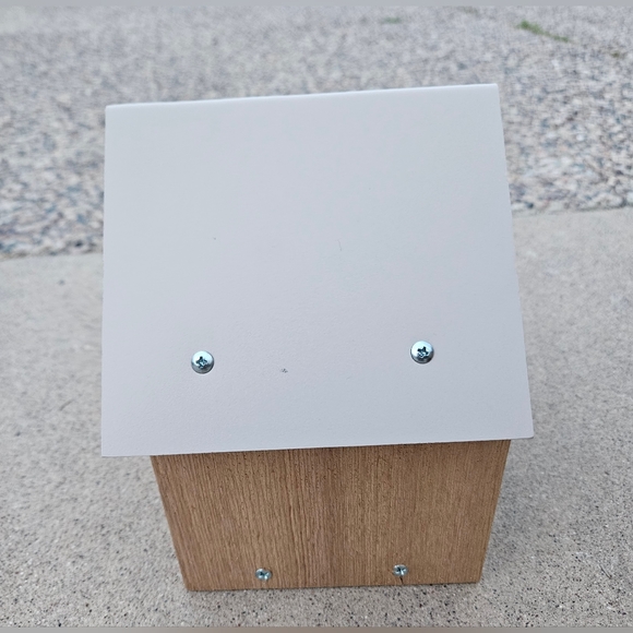 Window Bird House by Song Bird Essentials 6" W x 8" x 6" D Brand New - Picture 5 of 9